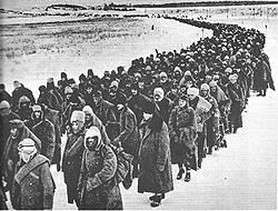 Colonna di soldati italiani in ritirata dalla Russia