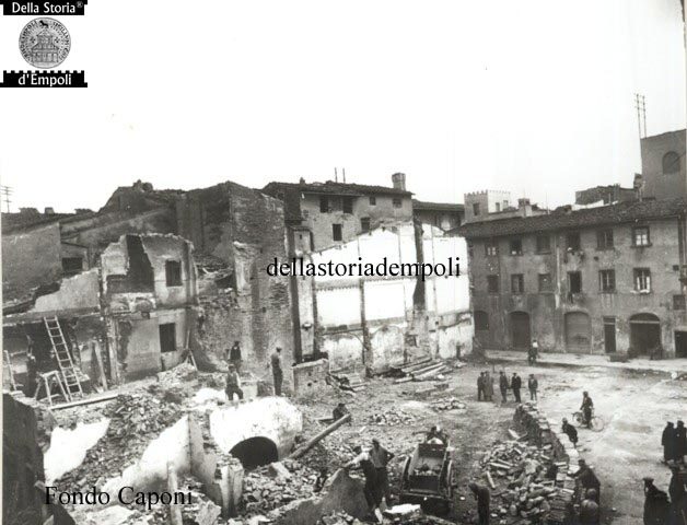 Demolizione dell'ex quartiere ebraico per la futura Piazza del Littorio e Piazza del Popolo