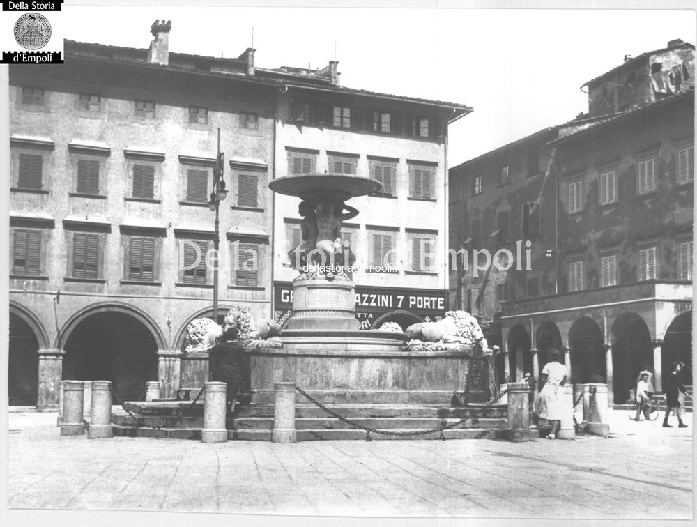 Piazza de Leoni e fontana