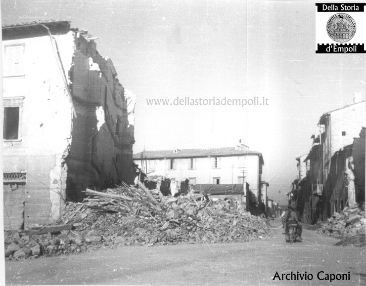 Distruzione bellica ad Empoli: L’angolo di Piazza della Vittoria all’Incrocio tra le vie Carrucci e Montanara