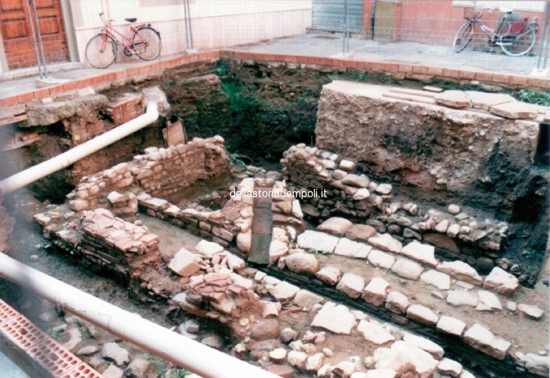Gli scavi in Piazza della Propositura, anno 1999.
