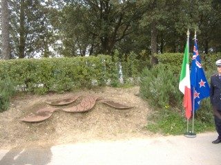 il monumento a San Michele a Torri che ricorda i soldati neozelandesi deceduti nella battaglia di Pian dei Cerri.