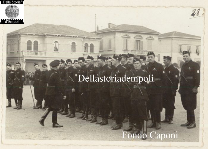 Fondo Caponi Empoli, Vol 2 pagina 4: adunata fascista in Piazza XXVIII Ottobre oggi Piazza Gramsci