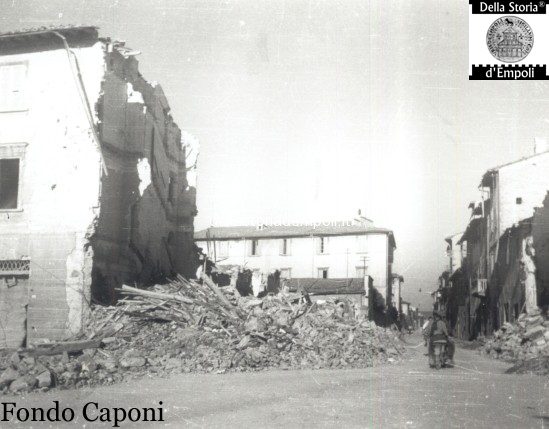 Piazza della Vittoria incrocio via Carrucci, danni bellici