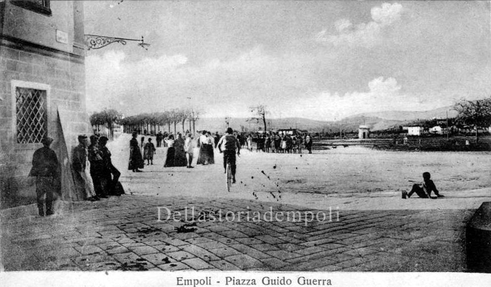 Piazza Guido Guerra vista da Via Ridolfi