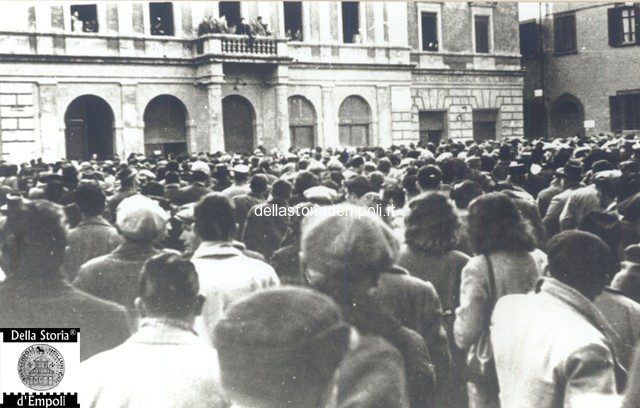 Fondo Caponi Empoli, Vol 2 pagina 26: i comizi del dopoguerra in piazza