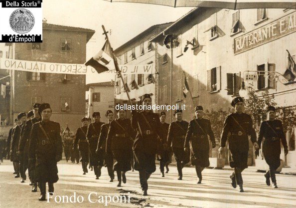 Fondo Caponi Empoli, Vol 2 pagina 1: Parata di esercito camicie nere in Piazza della Vittoria, e visita della Principessa di Savoia all’orfanotrofio