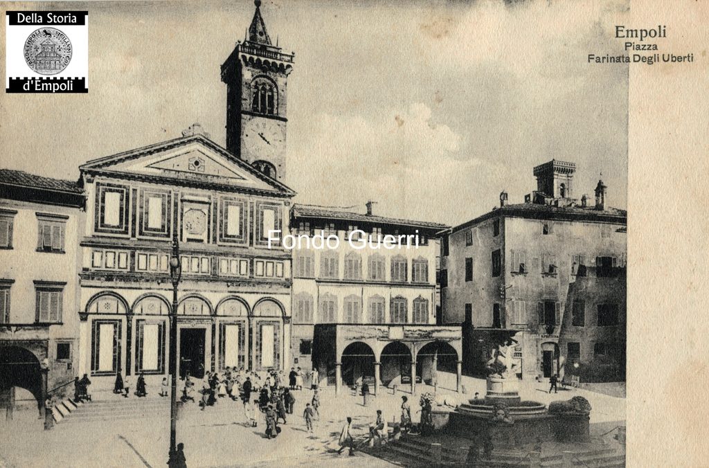 Piazza dei Leoni con le colonne di marmo