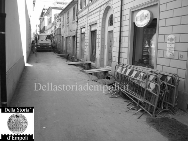 Lavori stradali in Via Marchetti nel 2004