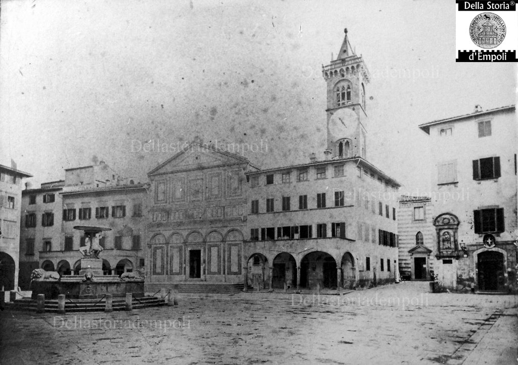 Piazza, Collegiata e Palazzo Pretorio con la Madonna degli Ebrei in una foto d’epoca