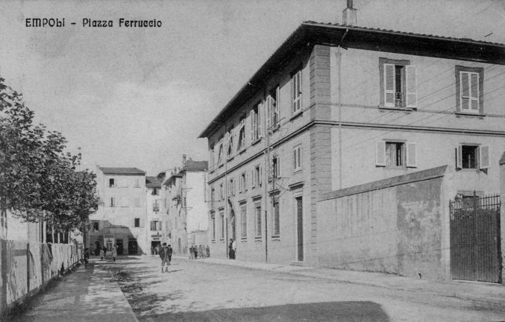 Piazza Ferruccio, prima dell’apertura col Largo della Resistenza