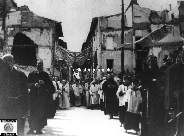 Fondo Caponi Empoli, Vol 2 pagina 27: Processione per la via e altri Comizi